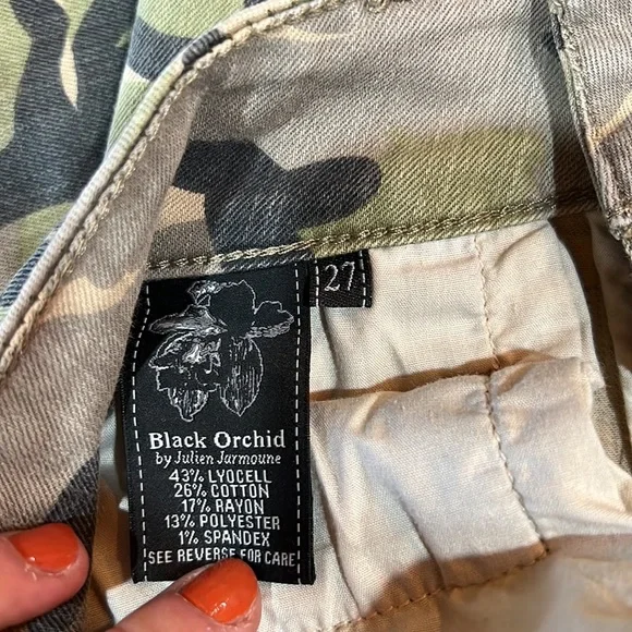 Distressed Black Orchid camo jeans - Picture 12 of 13